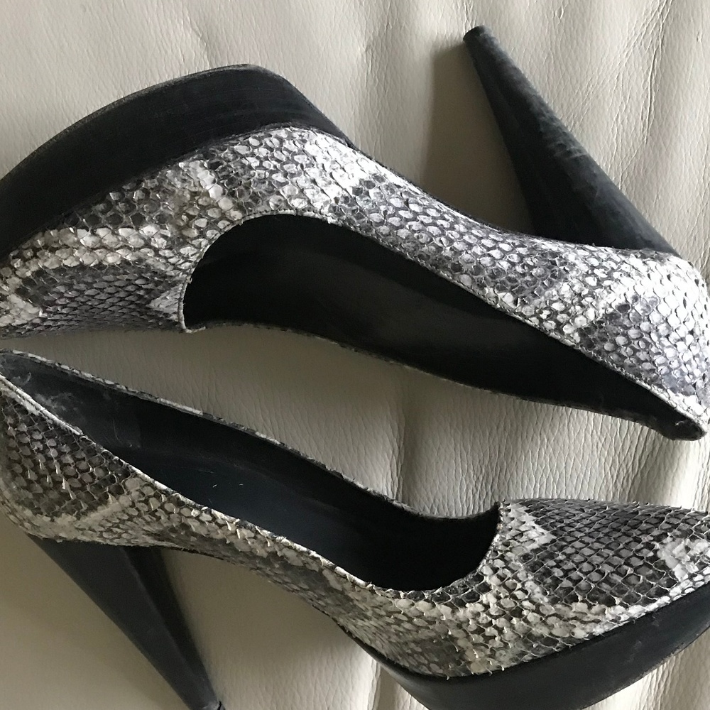 Stuart Weitzman Snakeskin Heels - image 8